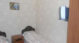 Гостиница Гостевой Дом Надежда Геленджик Бюджетный двухместный номер с 2 отдельными кроватями-1